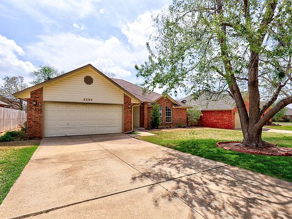 2nd image of 2204 Summer Hollow Ln