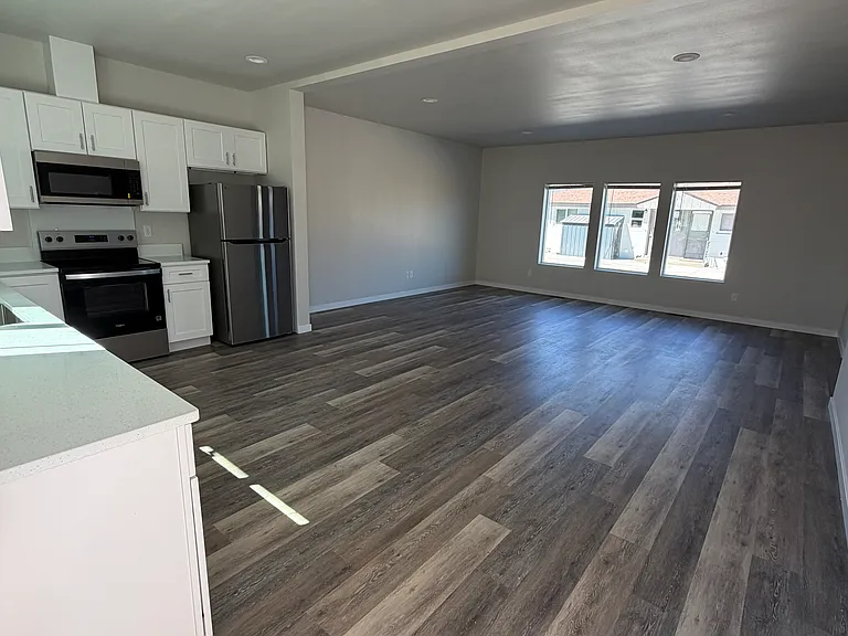 317 N 41st Ave #4 — Photo 3