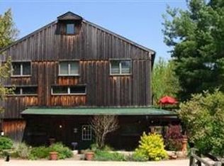 1055 Clearvale St NE, Hartville, OH 44632