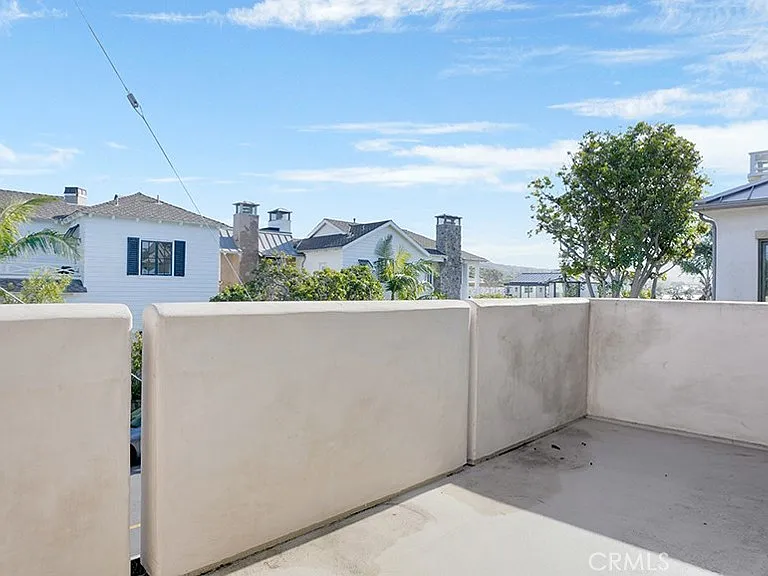243 Poppy Ave — Photo 32