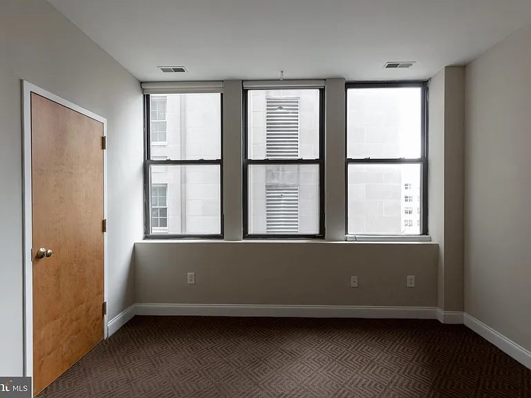 220-2 S 16th St #402 — Photo 30