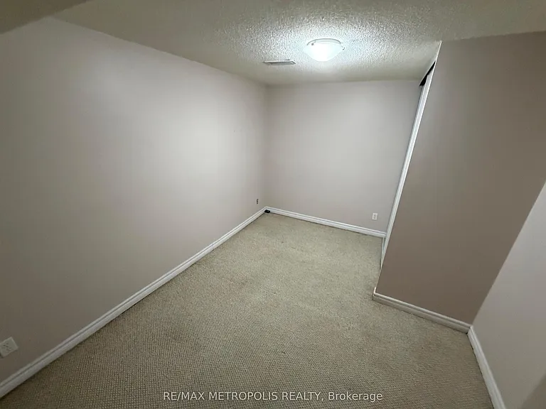 18 Carrick Ave #BASEMENT — Photo 7