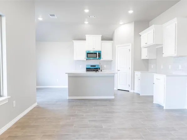 3332 Cookson Point Dr, Edmond, OK 73012