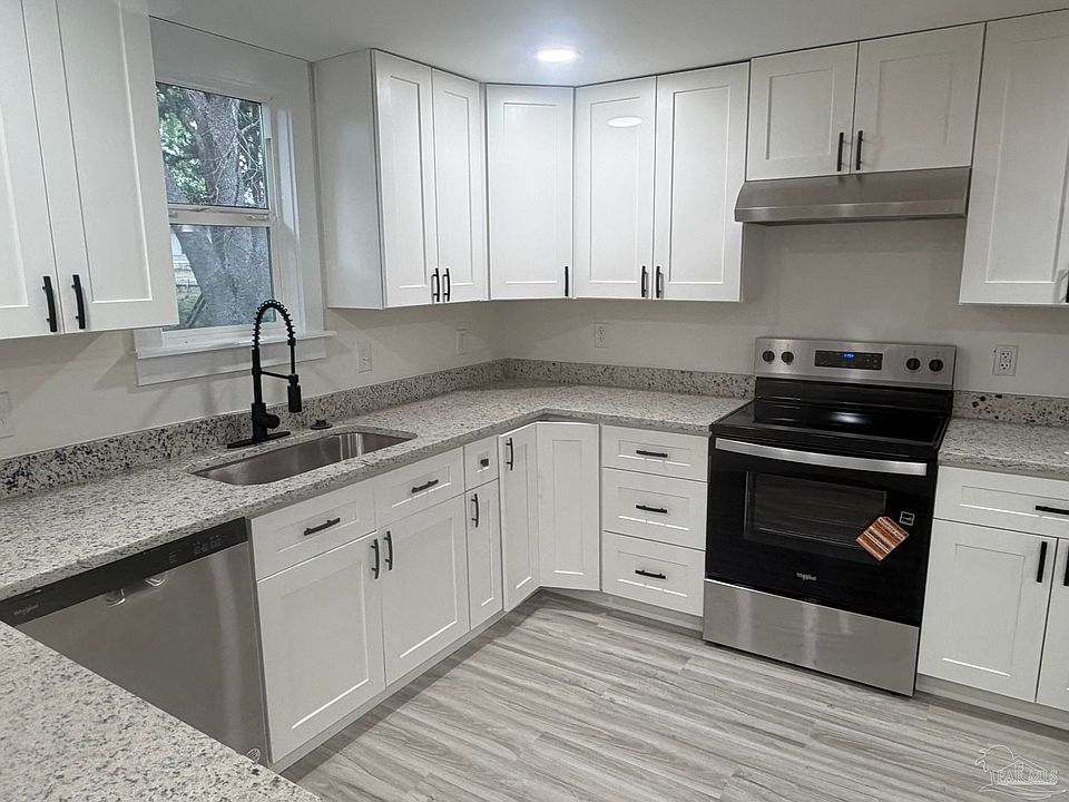 1st image of 916 Brookhills Dr