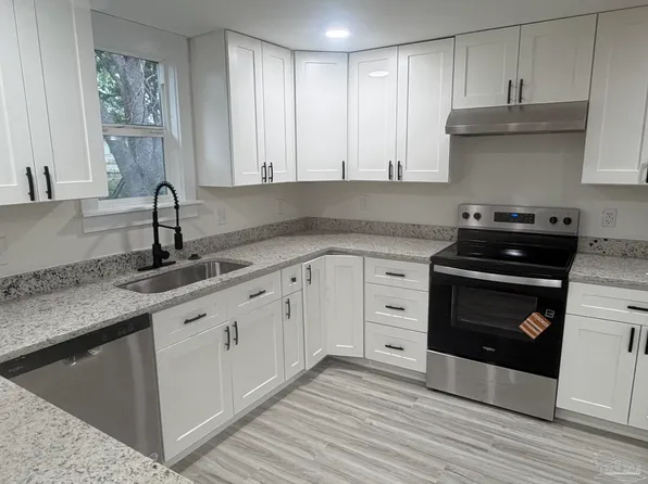 916 Brookhills Dr, Cantonment, FL 32533