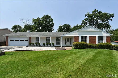 965 Orchard Lakes Dr Photo 1
