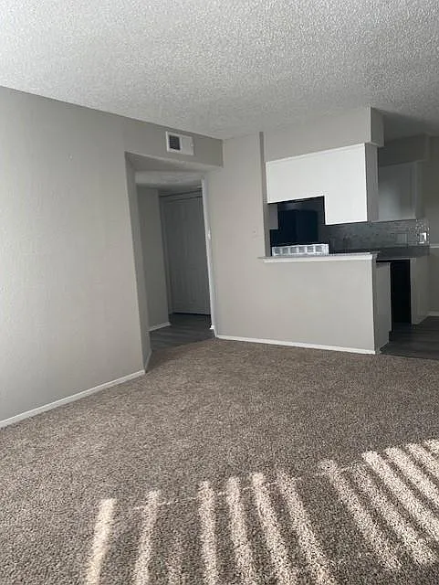 2 bed, 900 sqft, $1,249 — Photo 2