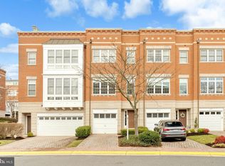 12073 Chancery Station Cir, Reston, VA 20190