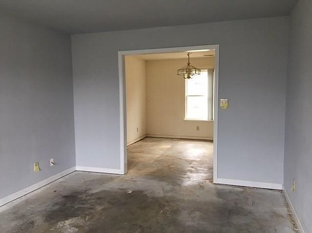 2nd image of 1114 Enchanted View Dr
