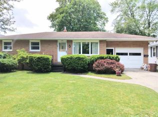 645 Pioneer Trl, Saginaw, MI 48604