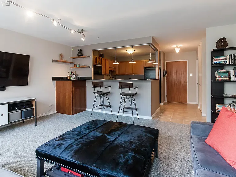 211 E Ohio St #1907 — Photo 4
