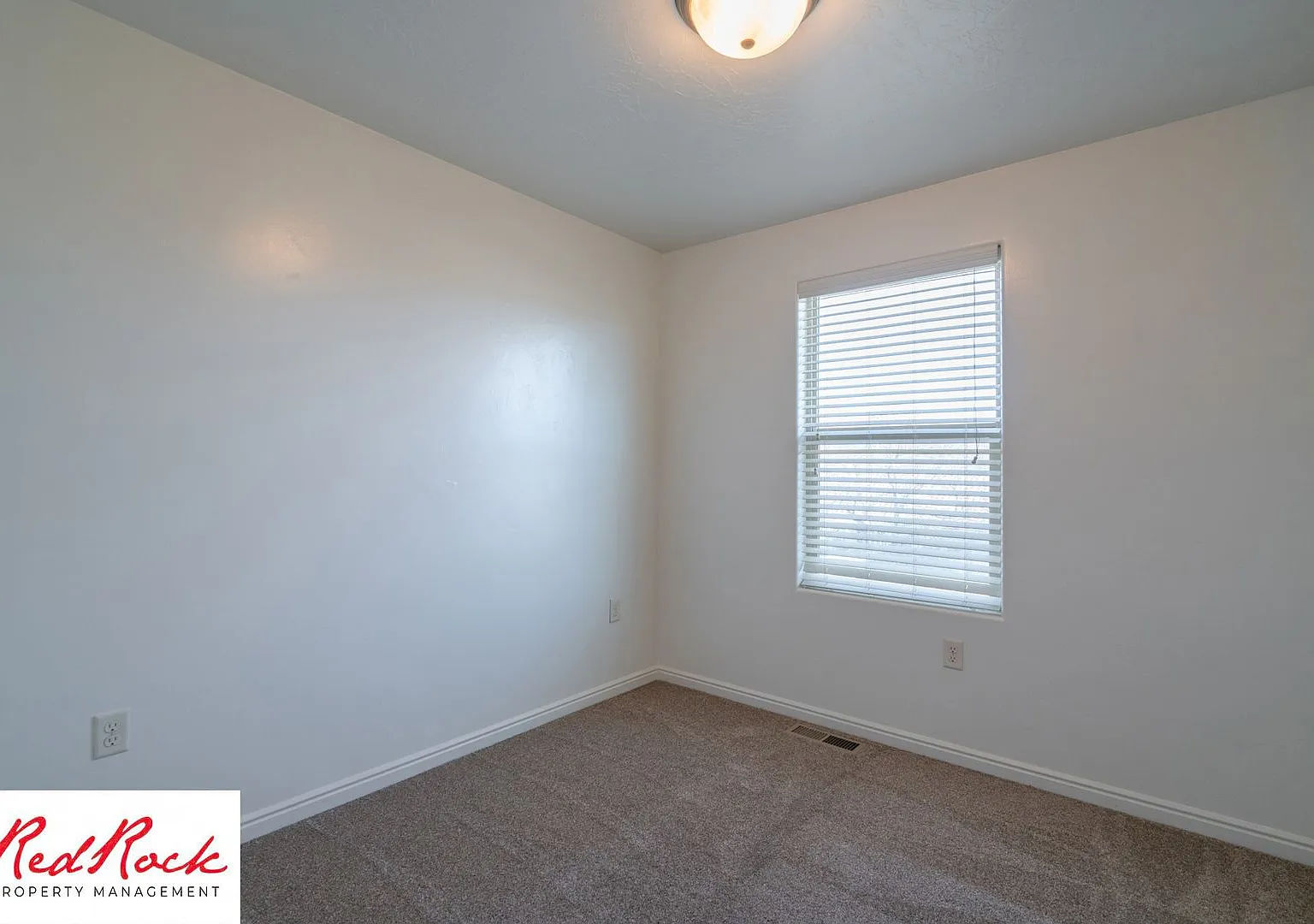 Spacious 3 Bedroom TownhomeDog Friendly! — Photo 3