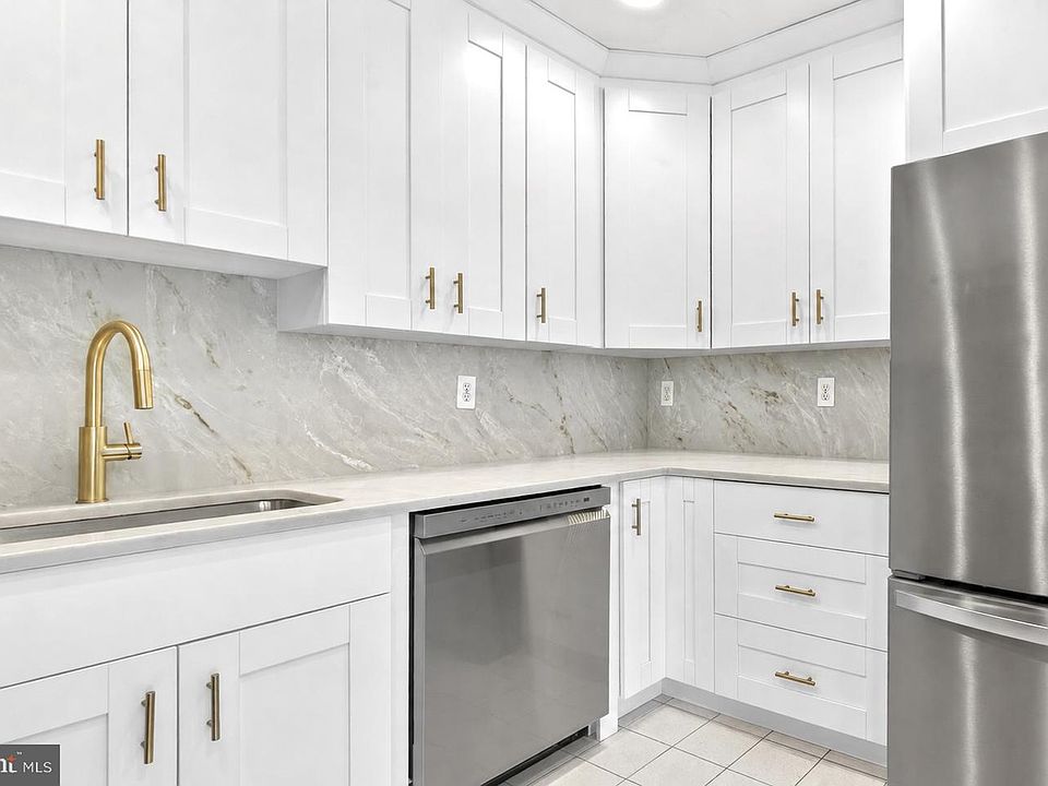 1st image of 536 Grand St APT 401