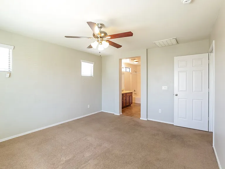 7907 S 50th Ln — Photo 10