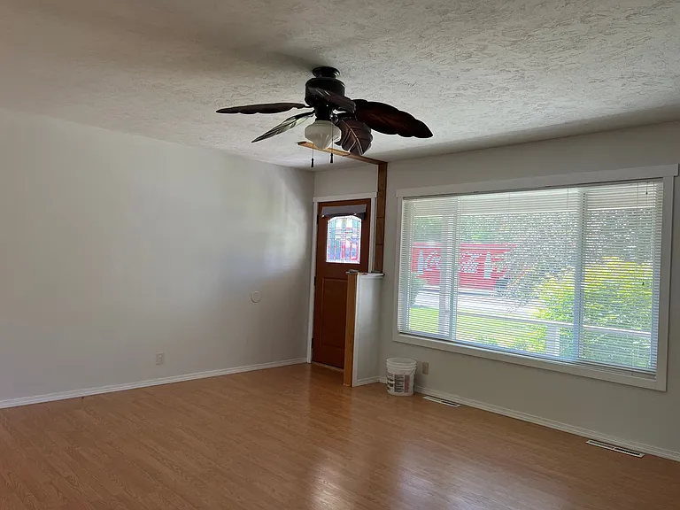 770 W Highland Ave — Photo 7