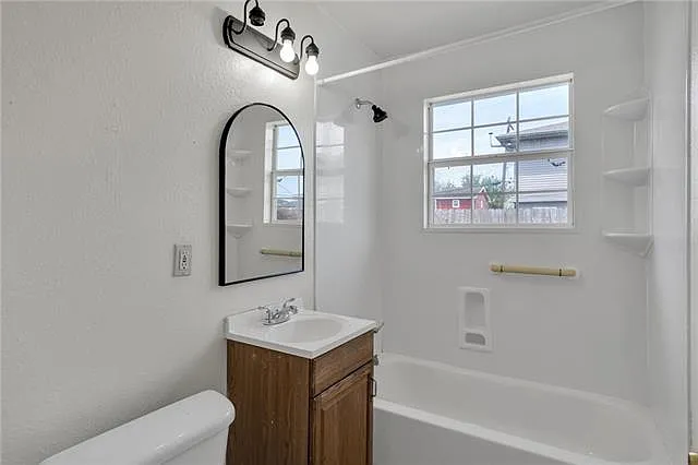 4831 Lynhuber Dr — Photo 6