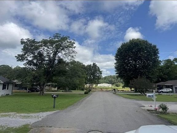 Exterior Neighborhood (street photo)