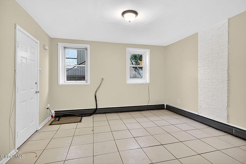 5th image of 238 Ontario Street