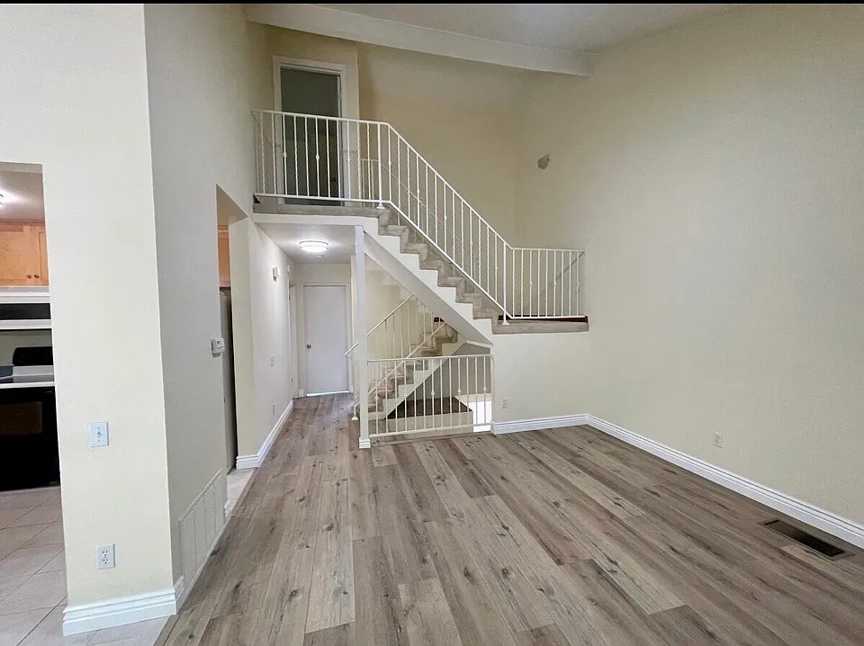 3 bed, 1186 sqft, $3,525 — Photo 2