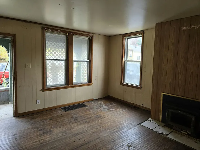 315 Marshall St — Photo 12