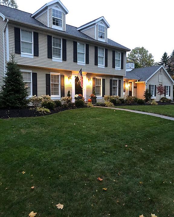 1st image of 2751 Meadowbrook Dr SE