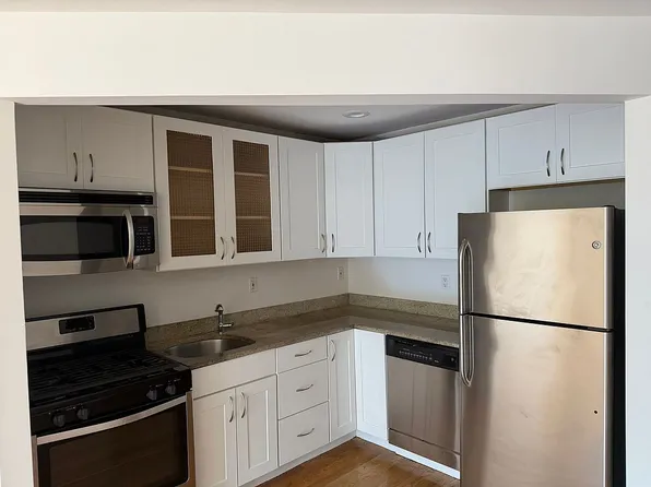 25-47 23rd St #4R, Astoria, NY 11102