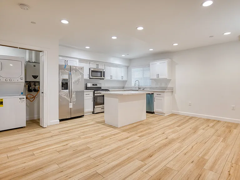 246 N Catalina St #3 — Photo 4