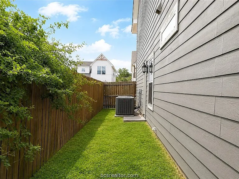 405A Ash St E #A — Photo 7