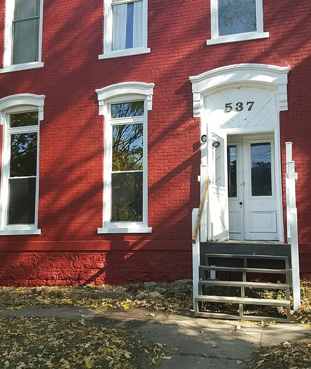537 S 4th St