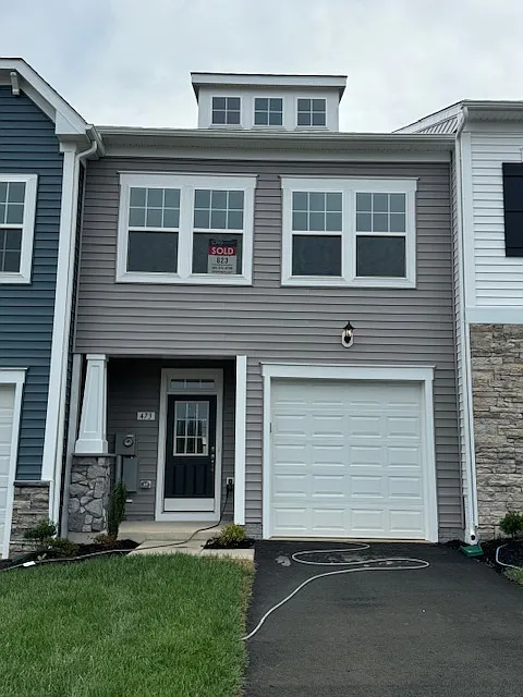 3 bed, 2.5 bath, 1444 sqft, $1,890 — Photo 2