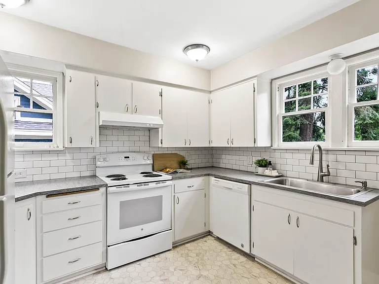 307 E 29th Ave — Photo 8