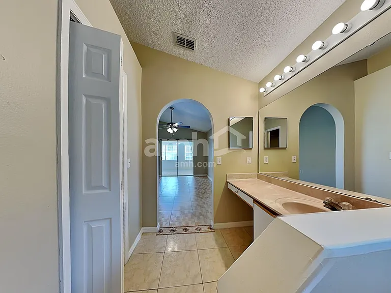 1718 Westminster Trl — Photo 16