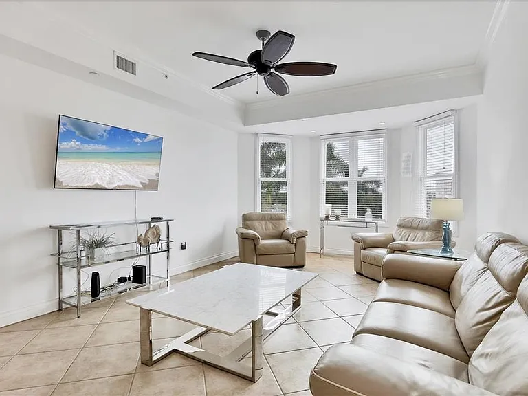 8111 Lakewood Main St #304 — Photo 4