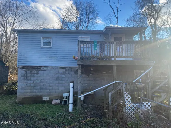 313 Ardmore Dr, Hollidaysburg, PA 16648