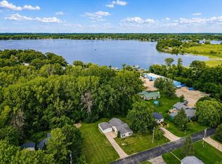 W9370 Burr LANE, Cambridge, WI 53523