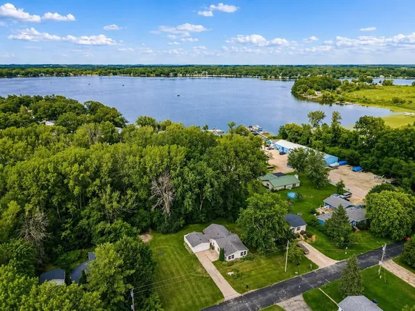 W9370 Burr LANE, Cambridge, WI 53523
