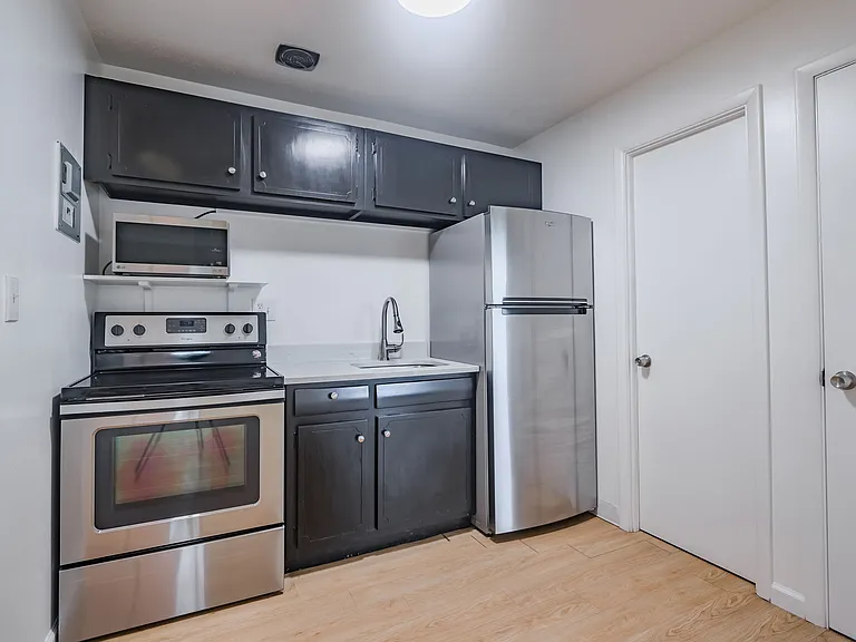 18235 Detroit Ave — Photo 2