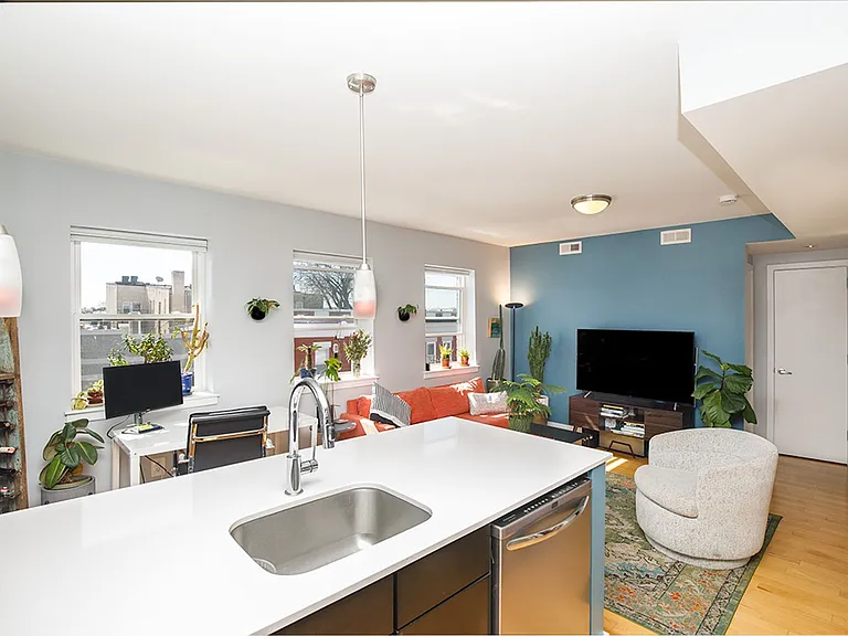 811 Otis Pl NW #306 — Photo 2