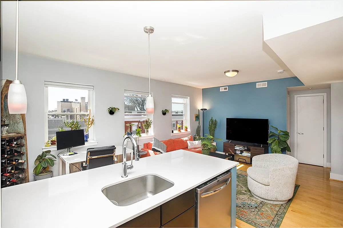 Building Photo - 811 Otis Pl NW #306