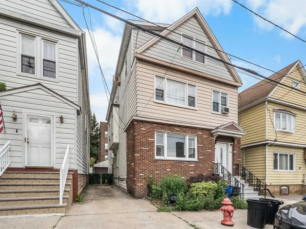 172 W 49th St #1, Bayonne, NJ 07002