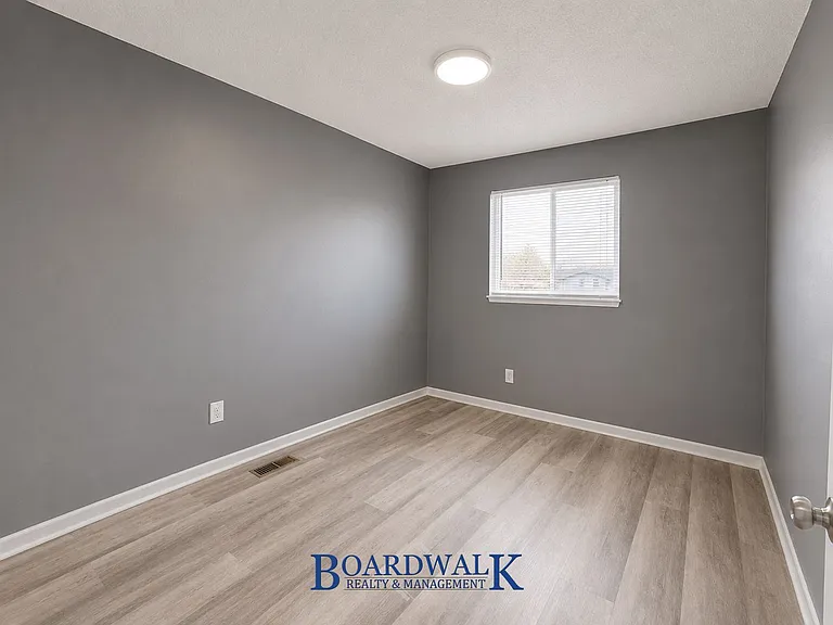 572 W 400 N 574 N — Photo 14
