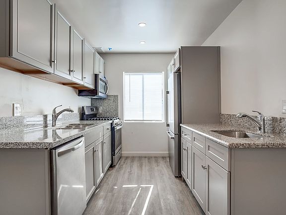 3rd image of 12547 Chandler Blvd APT 5