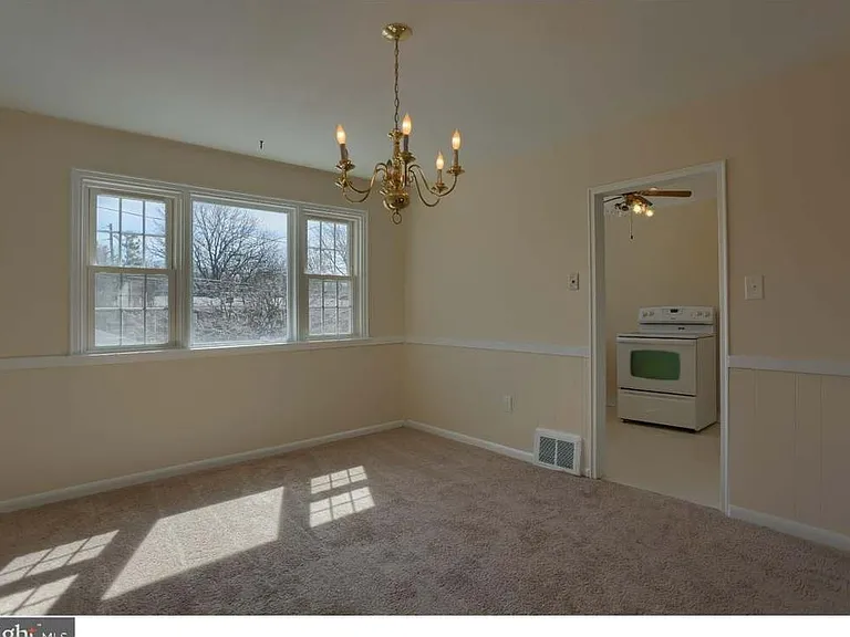 205 Sycamore Rd — Photo 8