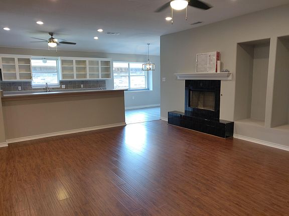2nd image of 12 Robins Nest Dr