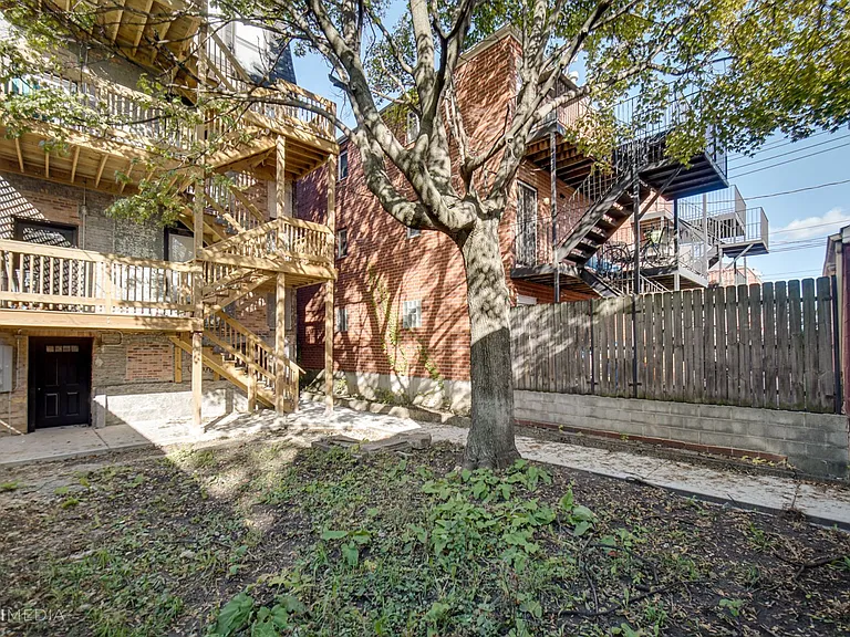 2735 W Polk St — Photo 17