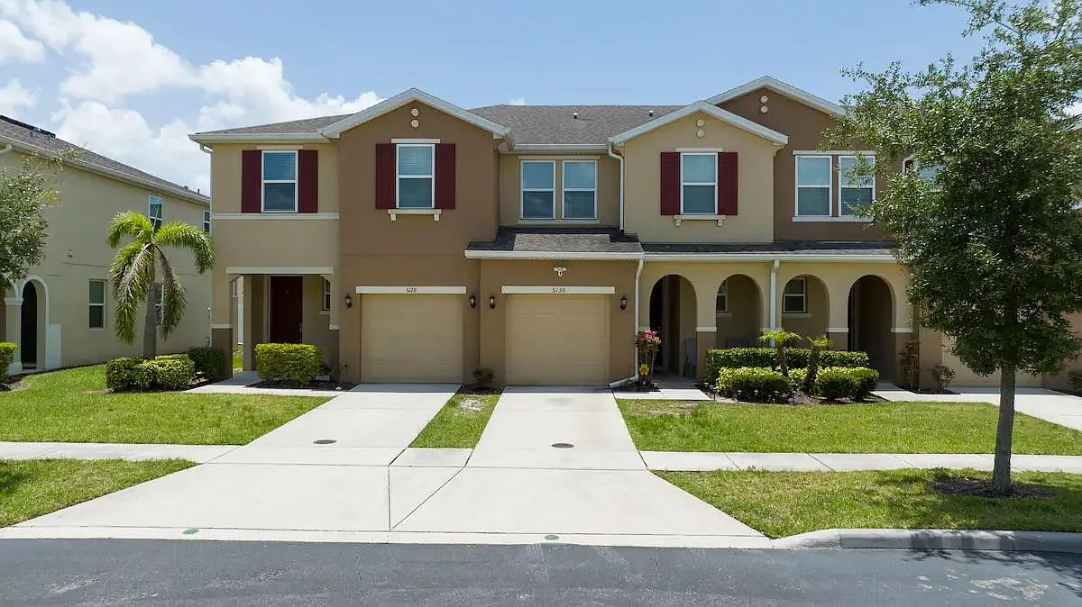4 bed, 3.5 bath, 1637 sqft, $2,500 — Photo 1