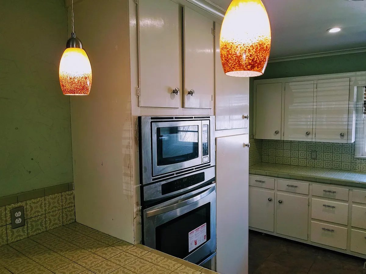 Built-in microwave and oven - 3411 S Virginia St