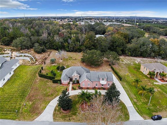 3rd image of 18122 Victorian Dr