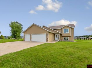 86 Balsam Cir, Madison Lake, MN 56063