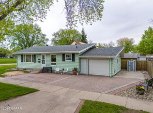 1001 S 16th St, Grand Forks, ND 58201